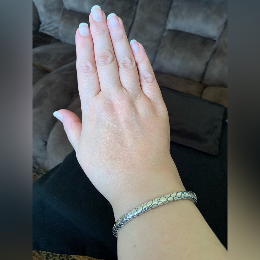 Sarda Sterling Silver Silver Love One Another Cuff Bracelet - Picture 14 of 15